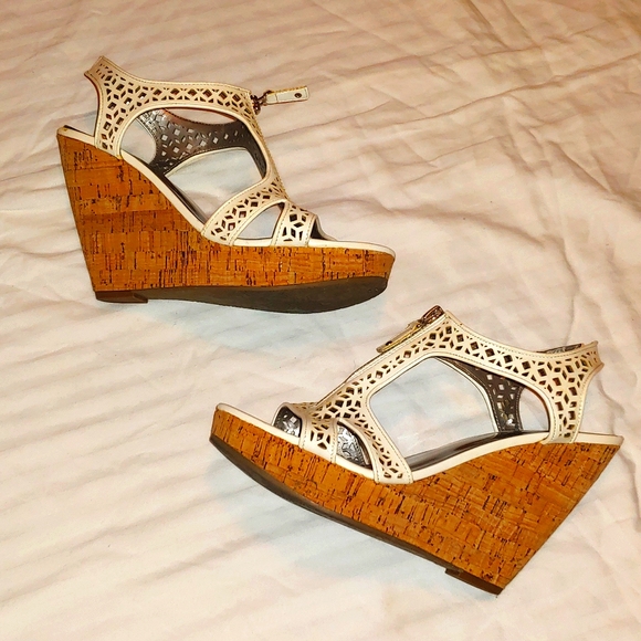 CARLOS WEDGES * 9.5 * WHITE/TAN * 5" HEEL - Picture 7 of 10